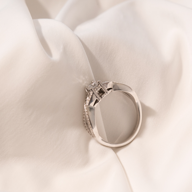 Luxusný zásnubný prsteň s lab-grown diamantmi Iason 106799