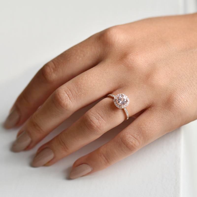 Zásnubný prsteň s morganitom a diamantmi 106879