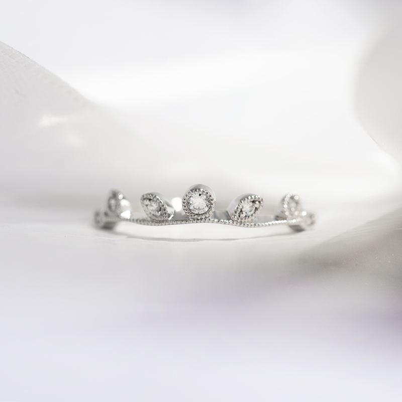 Minimalistický prsteň s lístkami a lab-grown diamantmi Henry 110379
