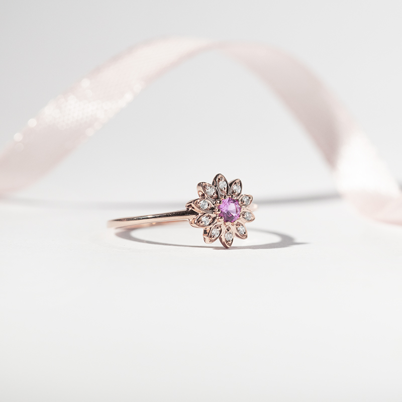 Kvetinový prsteň s ružovým zafírom a diamantmi Noya 113039