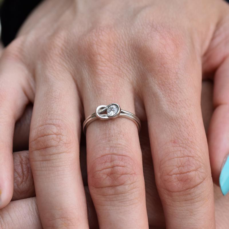 Zásnubný prsteň s diamatom 12379