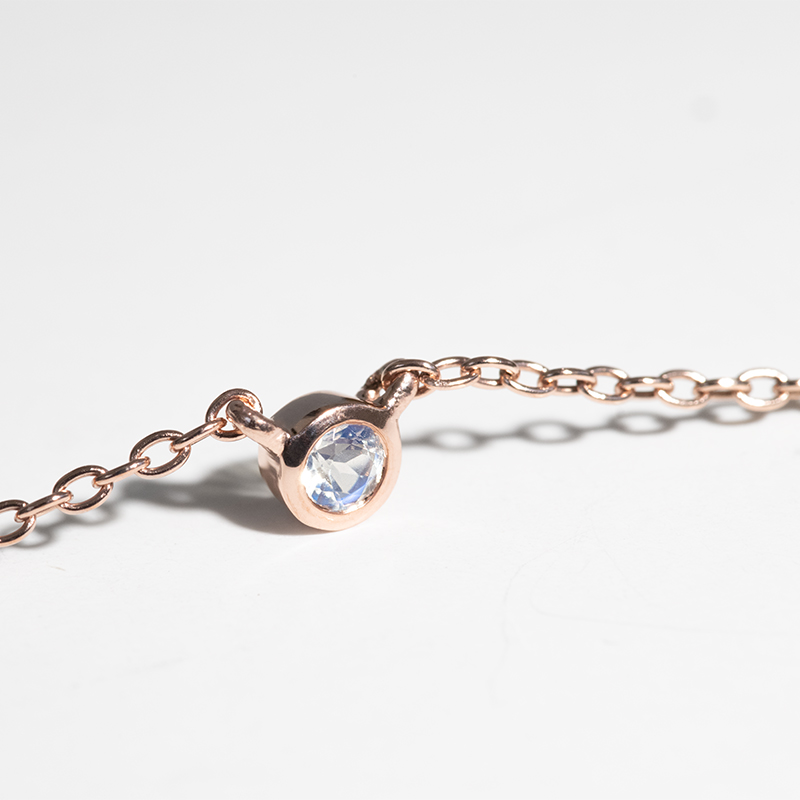 Strieborný minimalistický náhrdelník s mesačným kameňom Vieny 124269