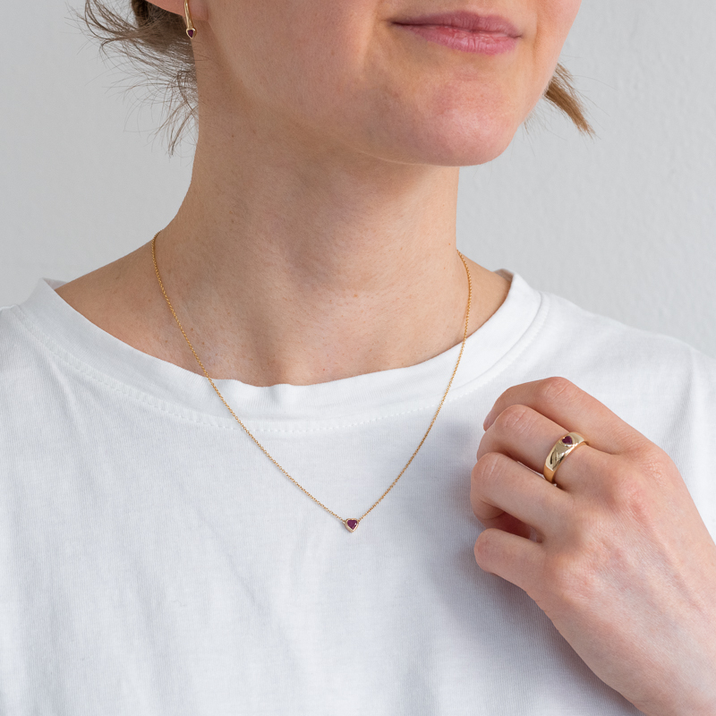 Minimalistický náhrdelník s rubínom Nancie 124559