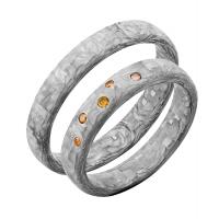 Mierne zaoblené snubné prstene z karbónu s koňakovými diamantmi Myles