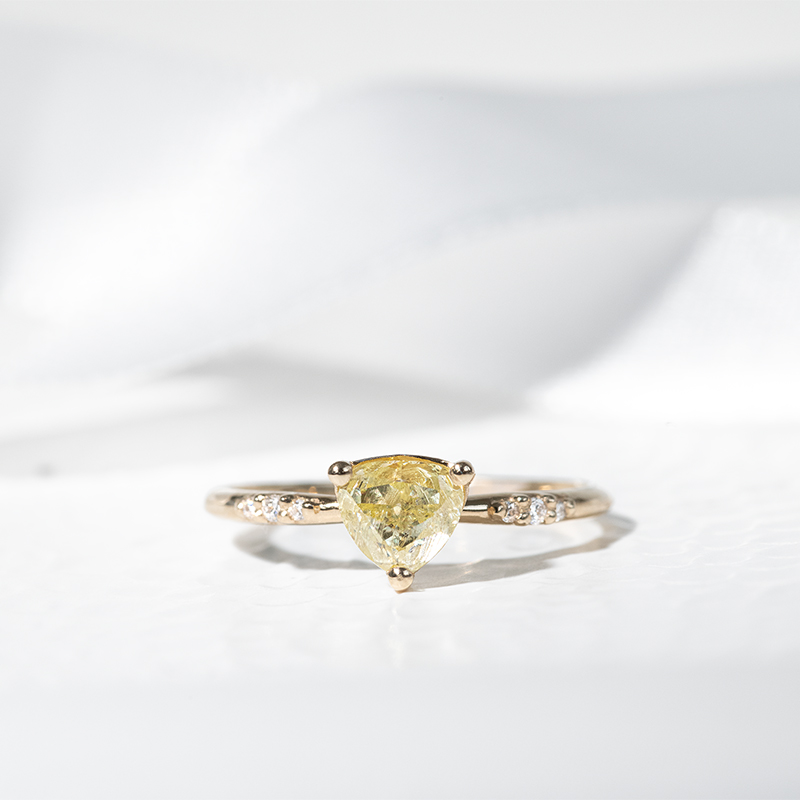 Zlatý zásnubný prsteň so žltým diamantom Alona 126149