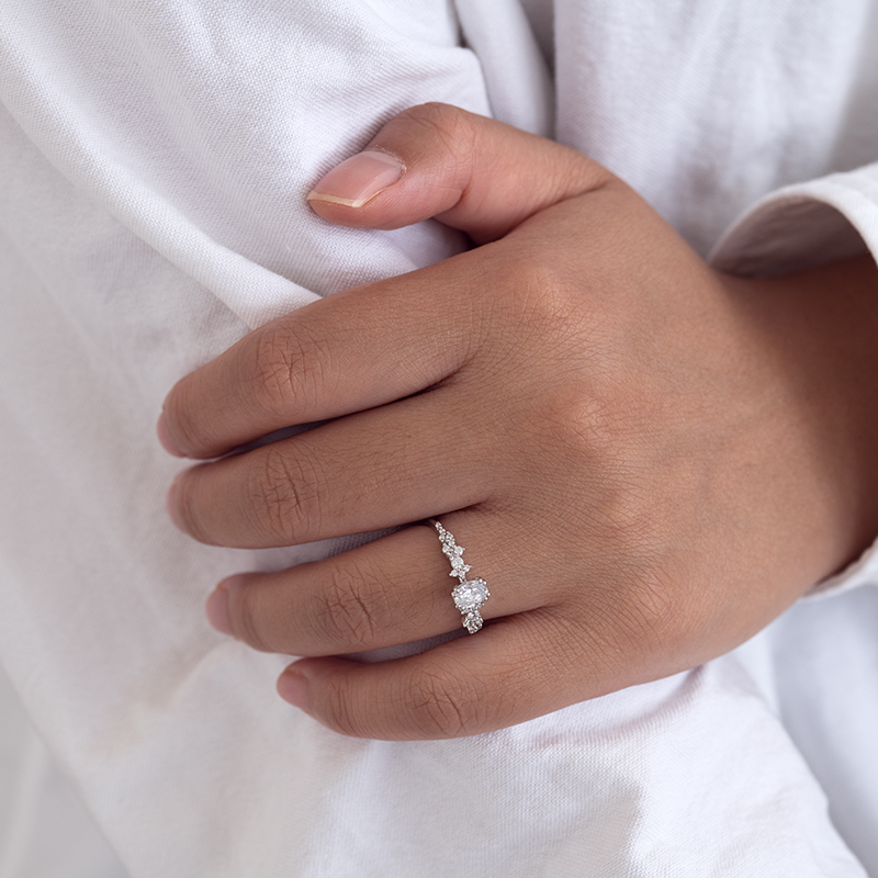 Zásnubný prsteň s oval diamantom Lane 128469
