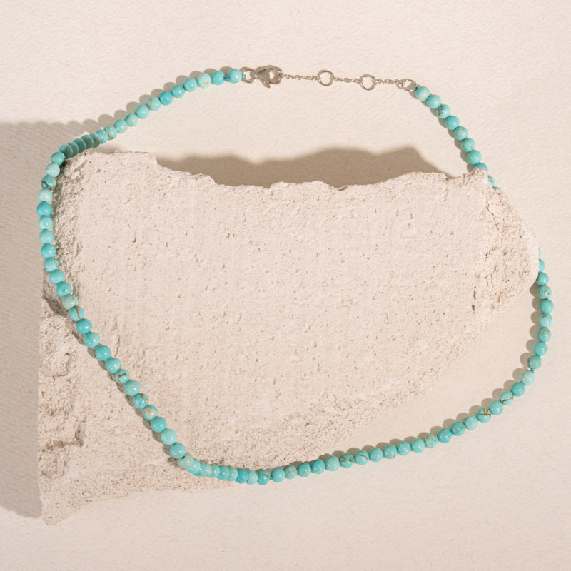 Strieborný náhrdelník s howlitovými korálkami Millar 129329