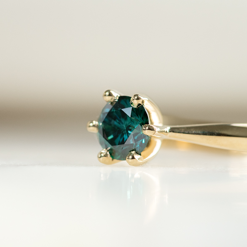 Zlatý zásnubný prsteň s modrým diamantom Isma 132469