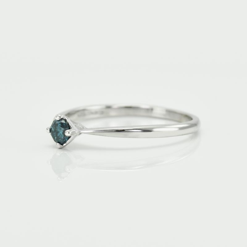Modrý diamant v zlatom prsteni 15609