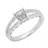 Zásnubný prsteň s princess diamantom a bočnými diamantmi Dea