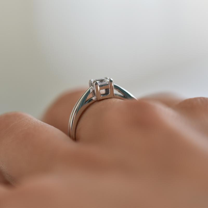Zásnubný prsteň s princess diamantom 21169