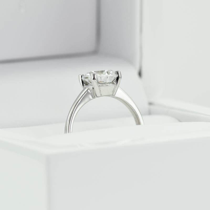 Platinový prsteň s diamantom 23949