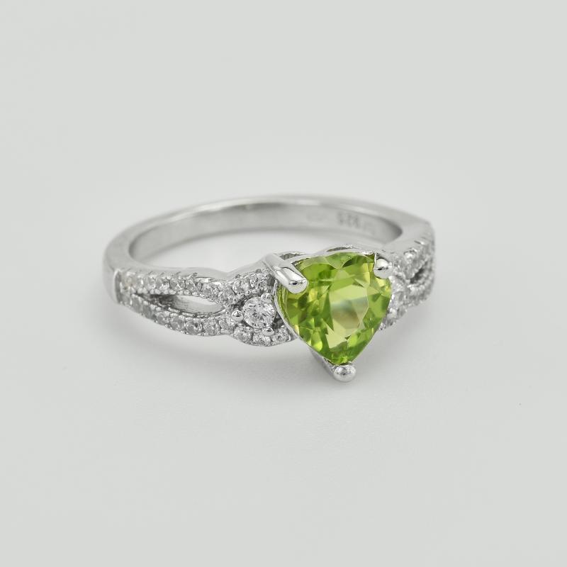 Srdiečkový olivín v striebornom prsteni Jannid 37489