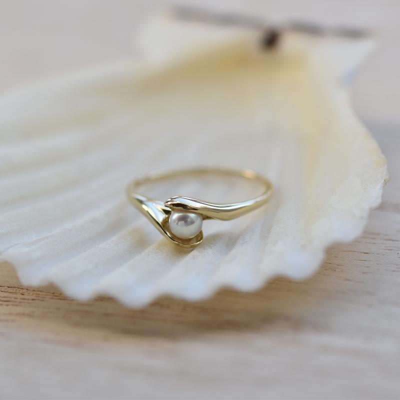 Zlatý prsteň s perlou