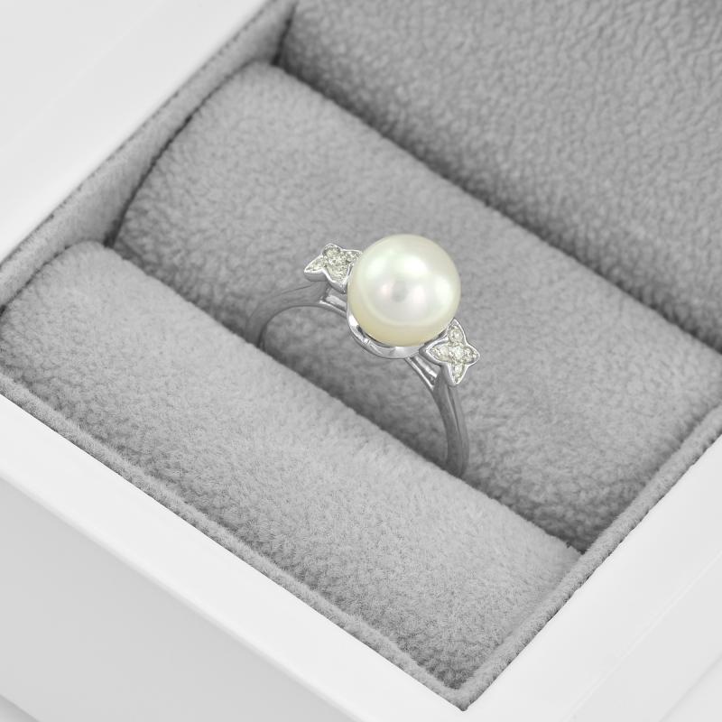 Prsteň s perlou a diamantmi z bieleho zlata 45139