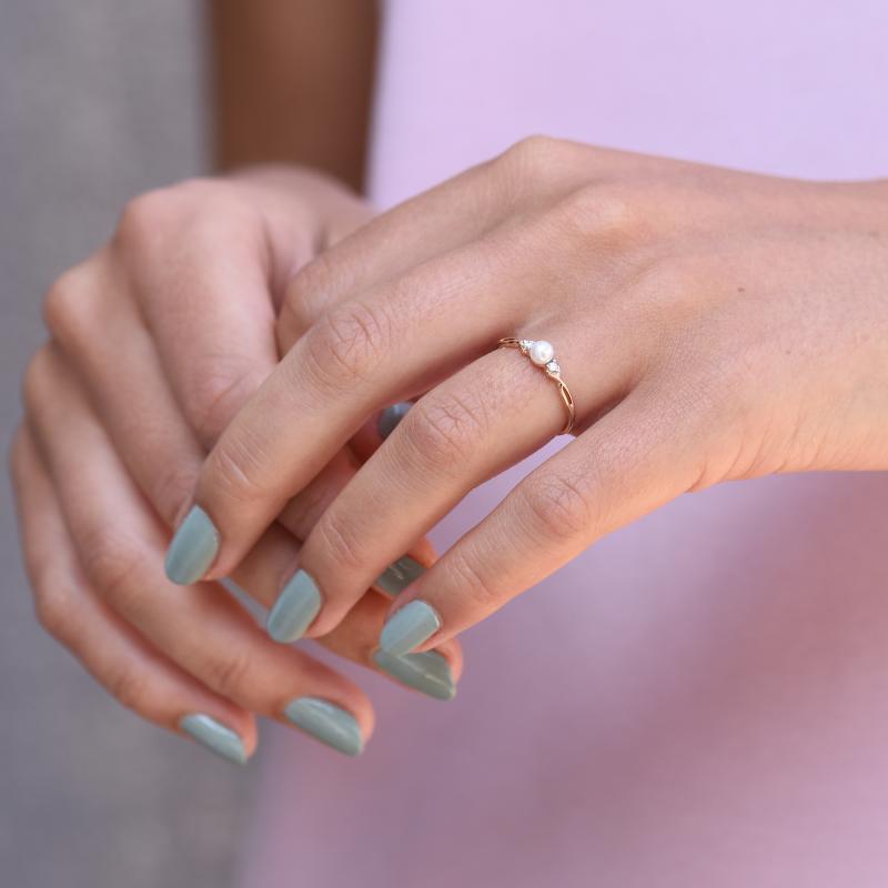 Elegantný perlový prsteň s diamantmi z ružového zlata 47409