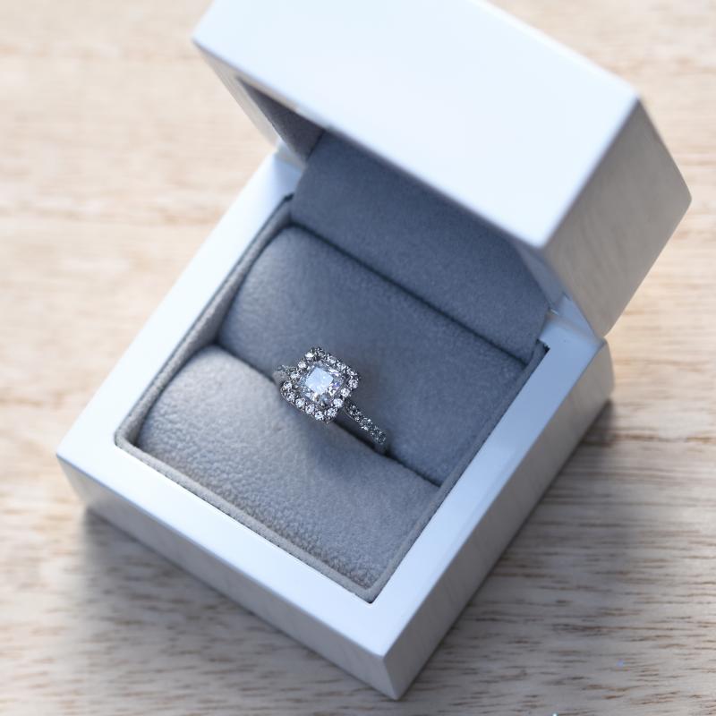 Vintage zásnubný prsteň s princess diamantom 49489