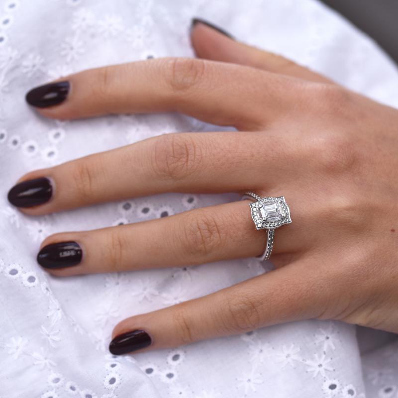 Halo zlatý zásnubný prsteň s emerald diamantom 49659