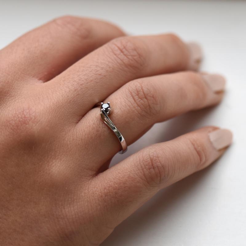 Zlatý prsteň s čiernym diamantom 49859