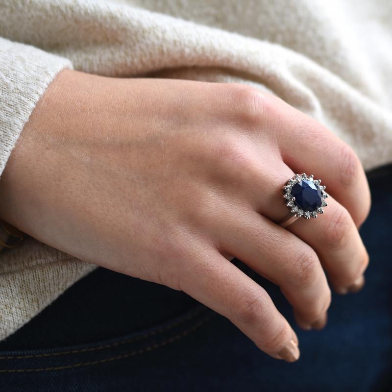 Zlatý prsteň s modrým zafírom a diamantmi 51609