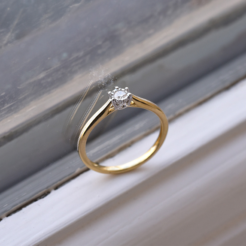Zásnubný prsteň s diamantom zo zlata 84799
