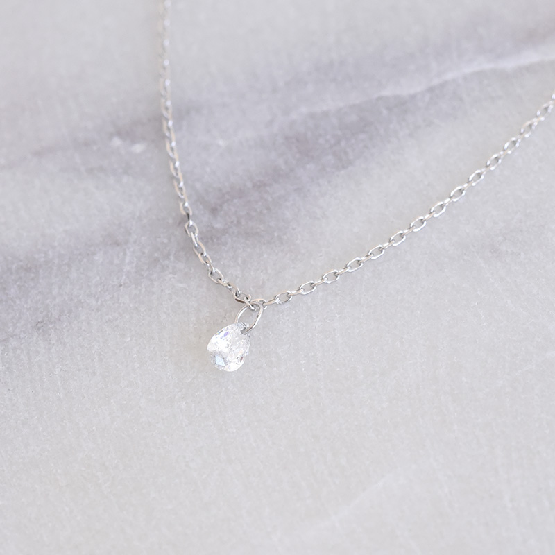 Jednoduchý náhrdelník s diamantom 87409