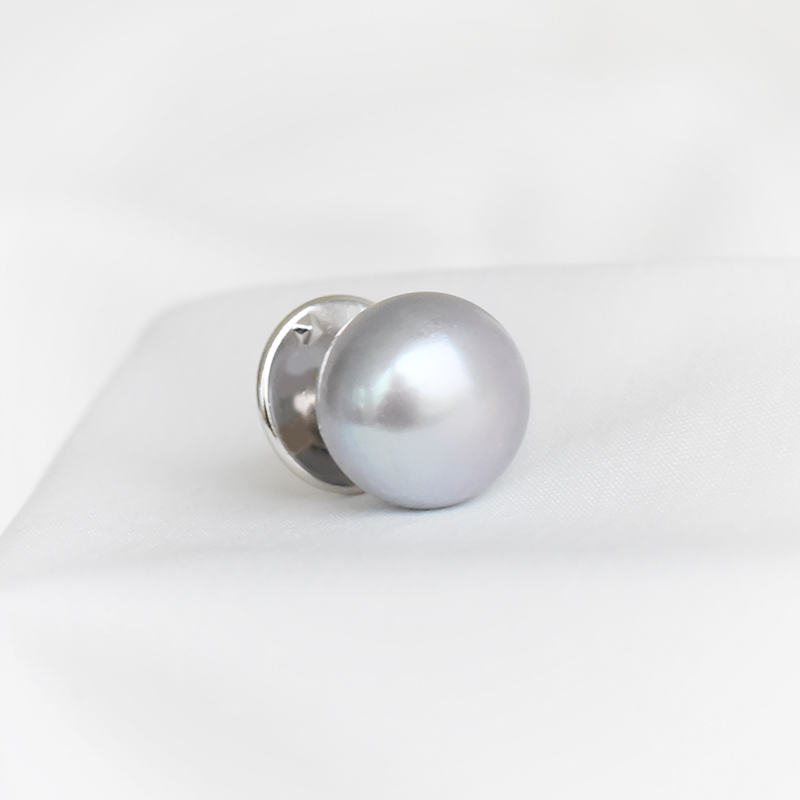 Minimalistická brošňa so šedou perlou 91359
