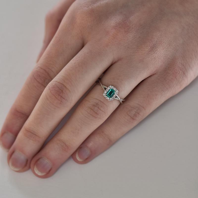 Smaragdový prsteň s diamantmi 9179