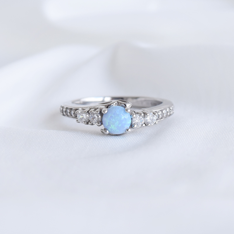 Strieborný prsteň s modrým opálom a zirkónmi 93499