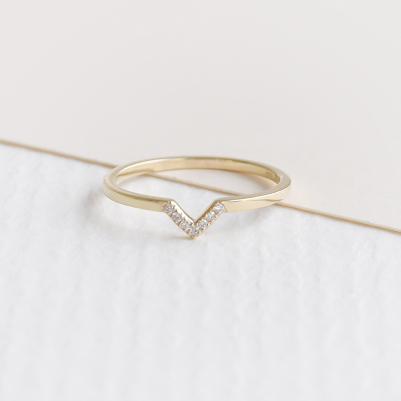 Vykrojený snubný prsteň zo zlata s diamantmi 93869