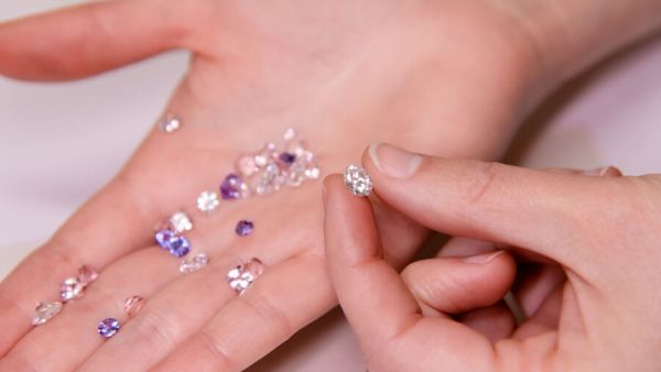 4 základné spôsoby úpravy farby diamantov