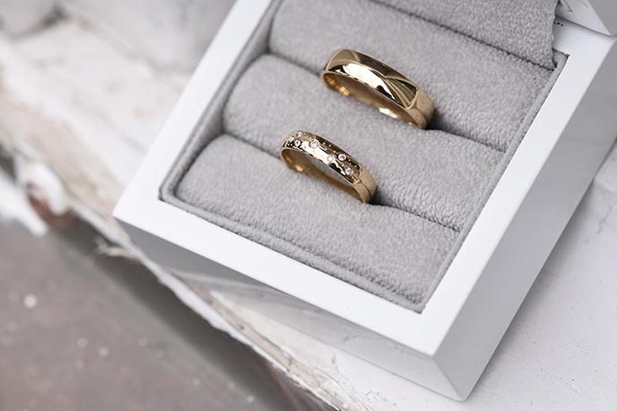 Zlaté snubné prstene s diamantmi